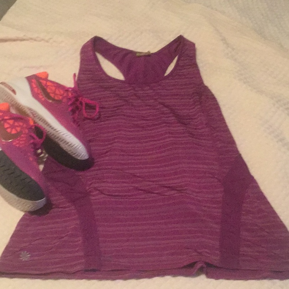 Adorable Athleta Workout Top!